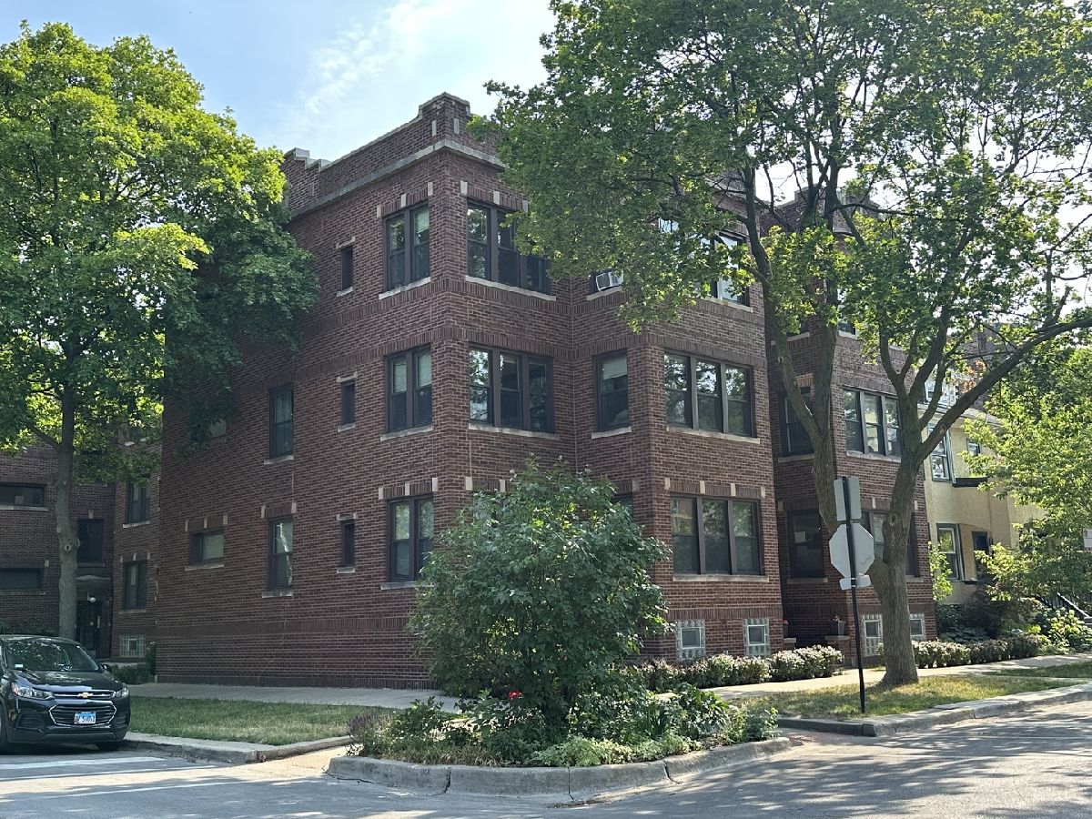 Homes & Condominiums Rented Ravenswood Manor Chicago Illinois, 3001 Eastwood