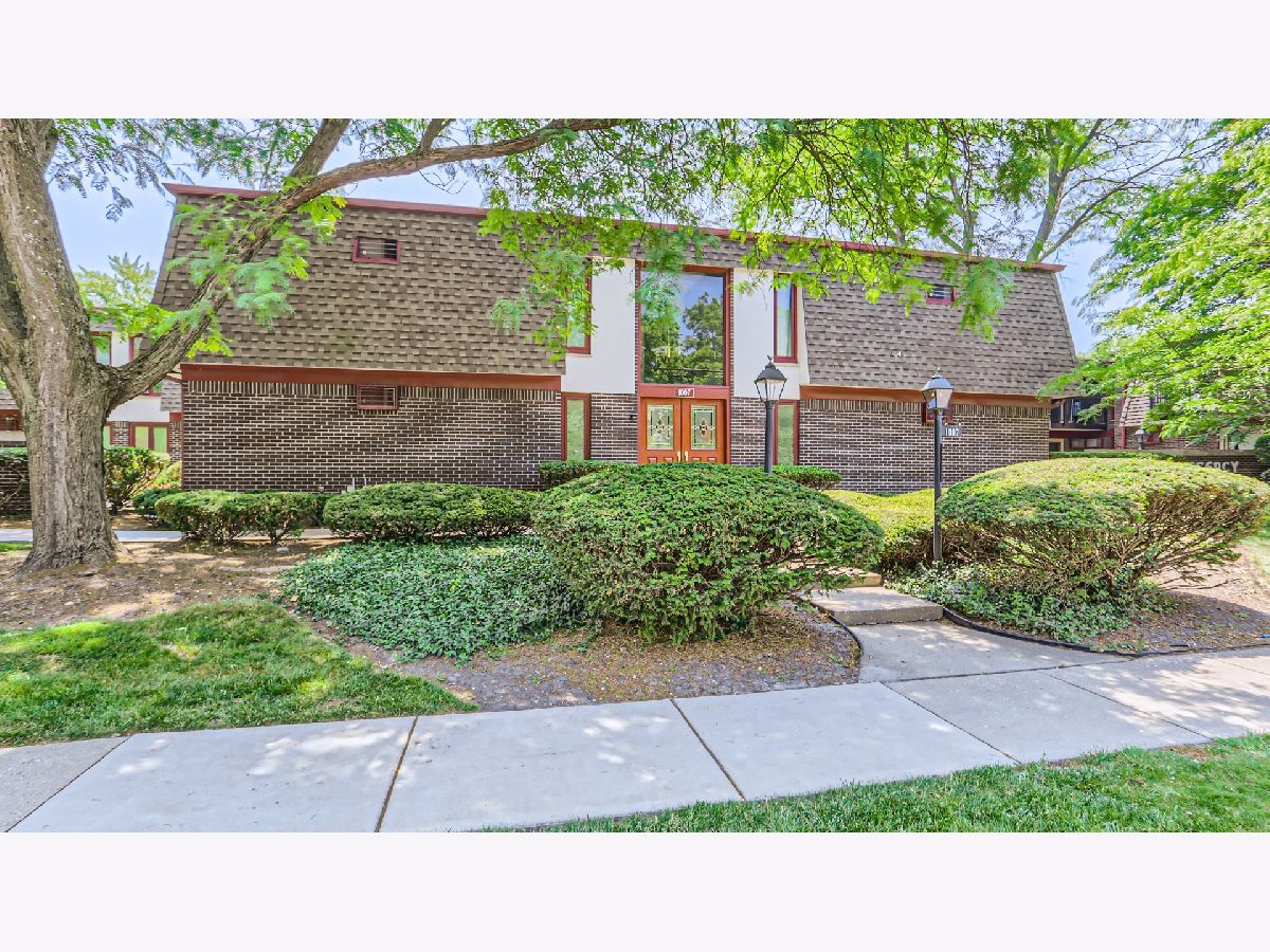 Condos & Townhomes Sold The Regency Deerfield Illinois, 1007 Deerfield