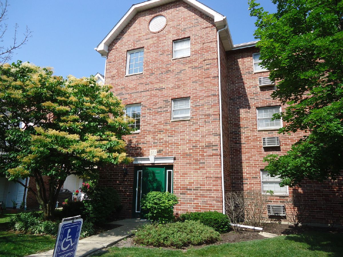 Condominiums Sold Country Club Manor Woodstock Illinois, 551 Leah