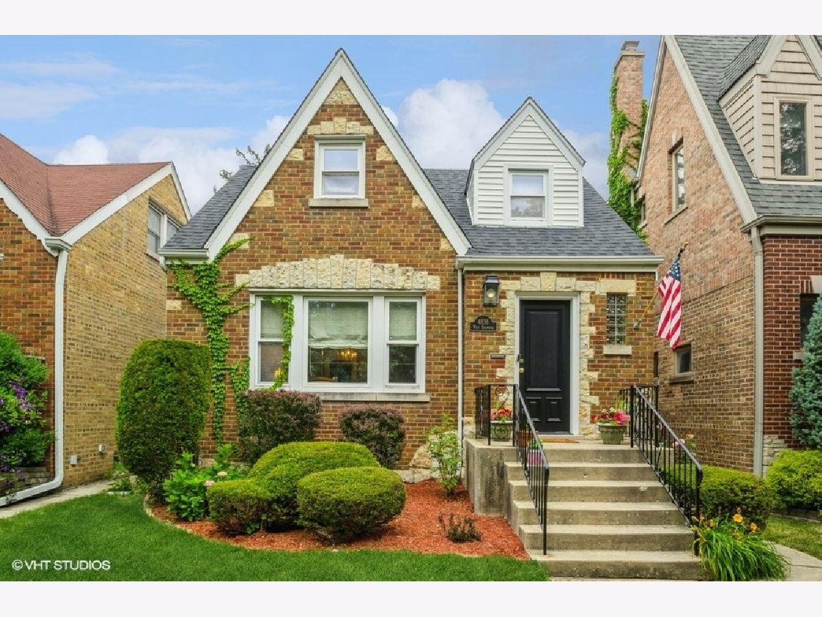 Homes & Condominiums Sold Forest Glen Chicago Illinois, 4836 Balmoral