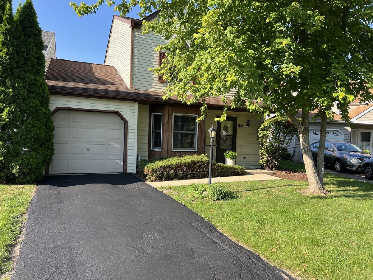 Townhomes Sold Cobblestone Woodstock Illinois, 2432 Bridgewater