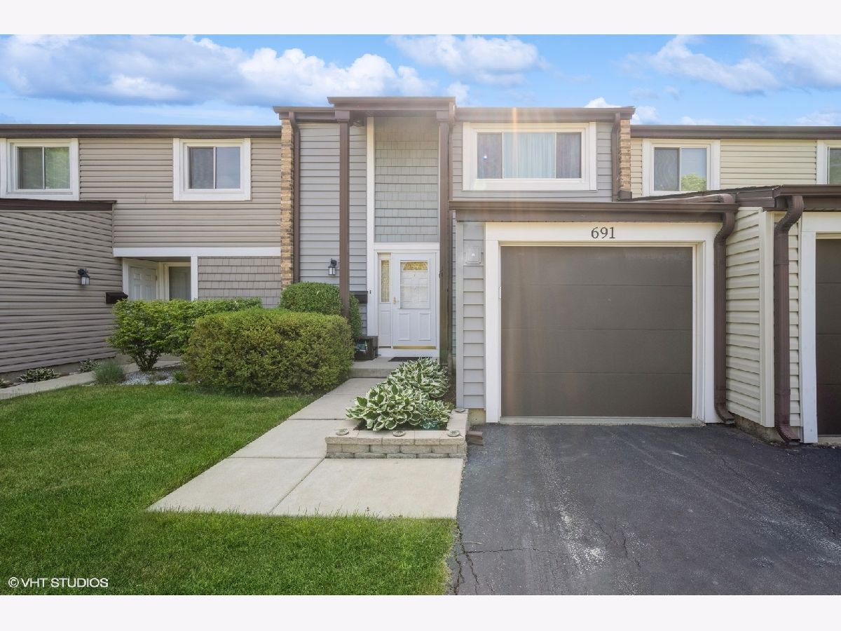 Townhomes Sold Lakeside Villas Wheeling Illinois, 691 Lakeside Circle