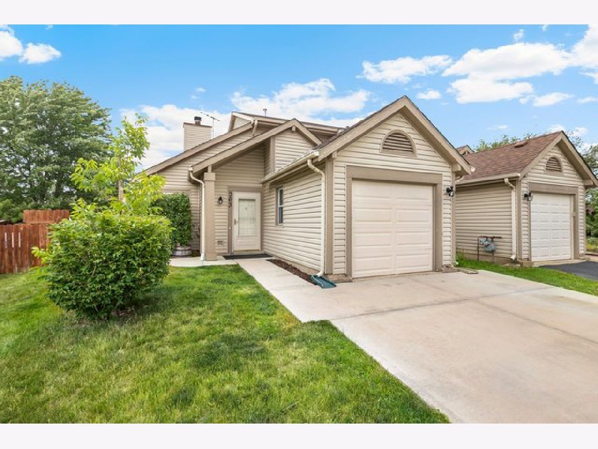 Townhomes & Homes Sold Hunters Crossing Carol Stream Illinois, 363 Cedar