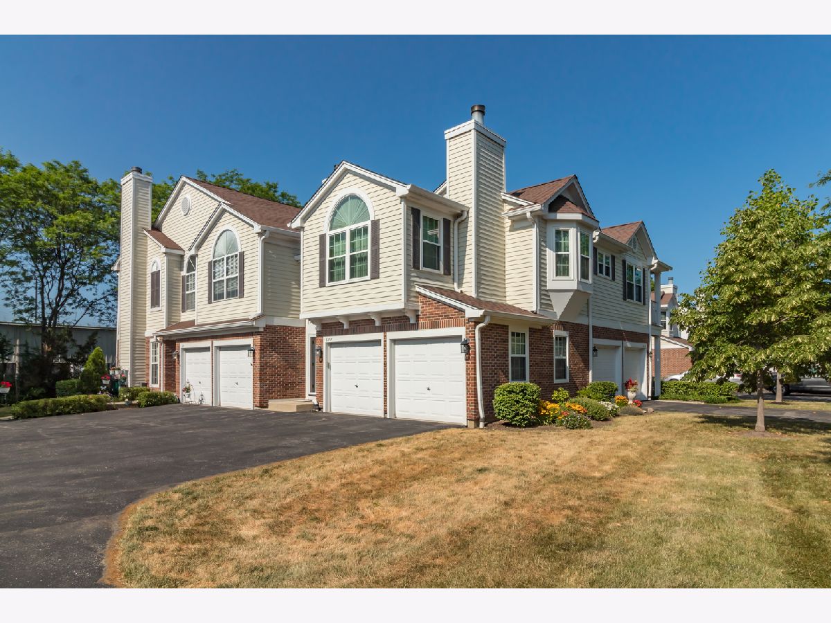 Carriages Of Grosse Pointe Vernon Hills IL, Townhomes & Condos For Sale