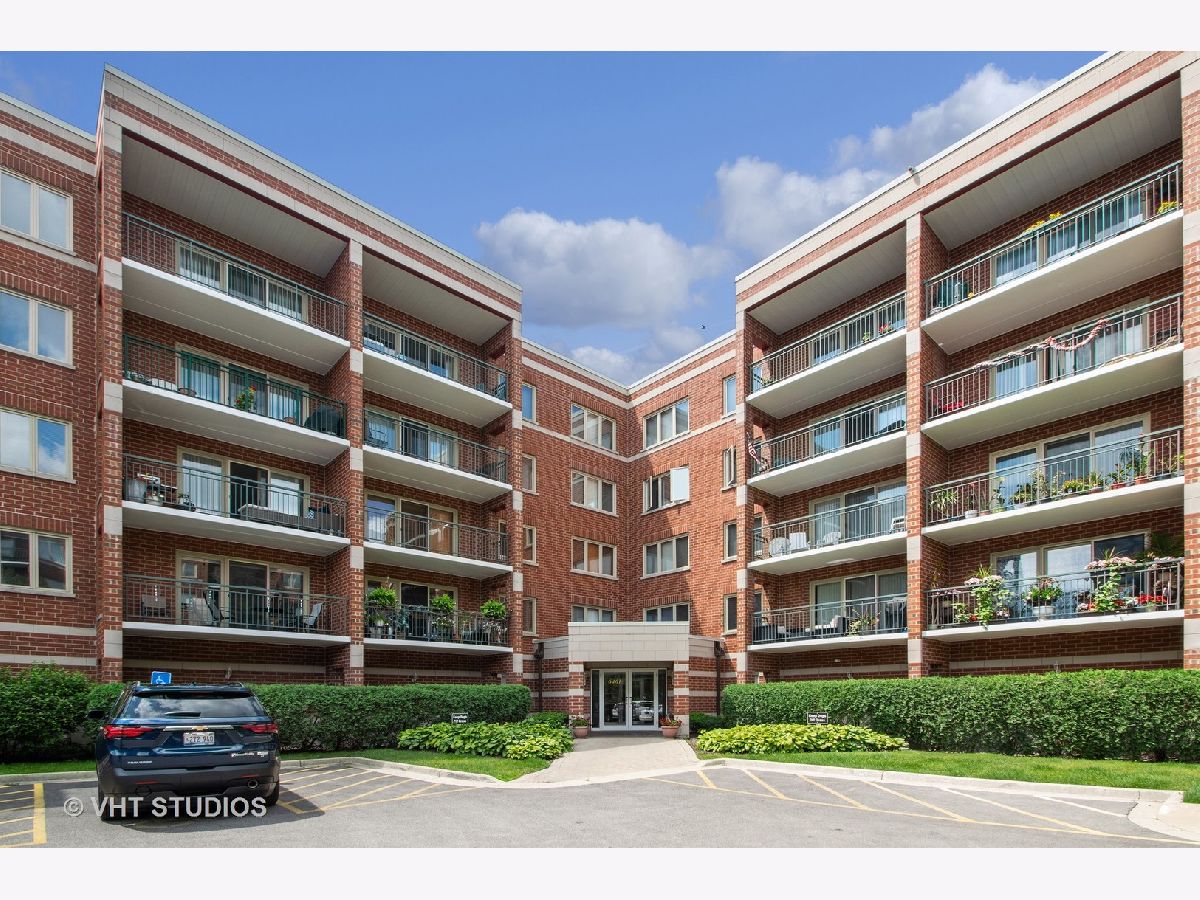 Condominiums Sold Glenlake Chicago Illinois, 6461 Warner