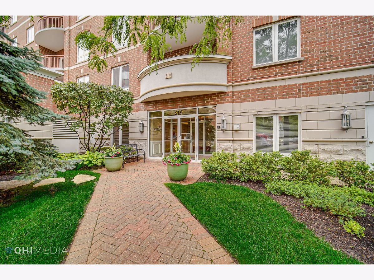 Condominiums Sold The Waterford Of Des Plaines Des Plaines Illinois, 819 Graceland