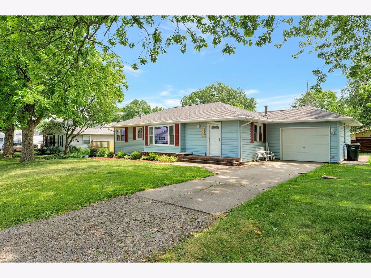 Homes Sold Southland Acres Tuscola Illinois, 709 Southland Circle