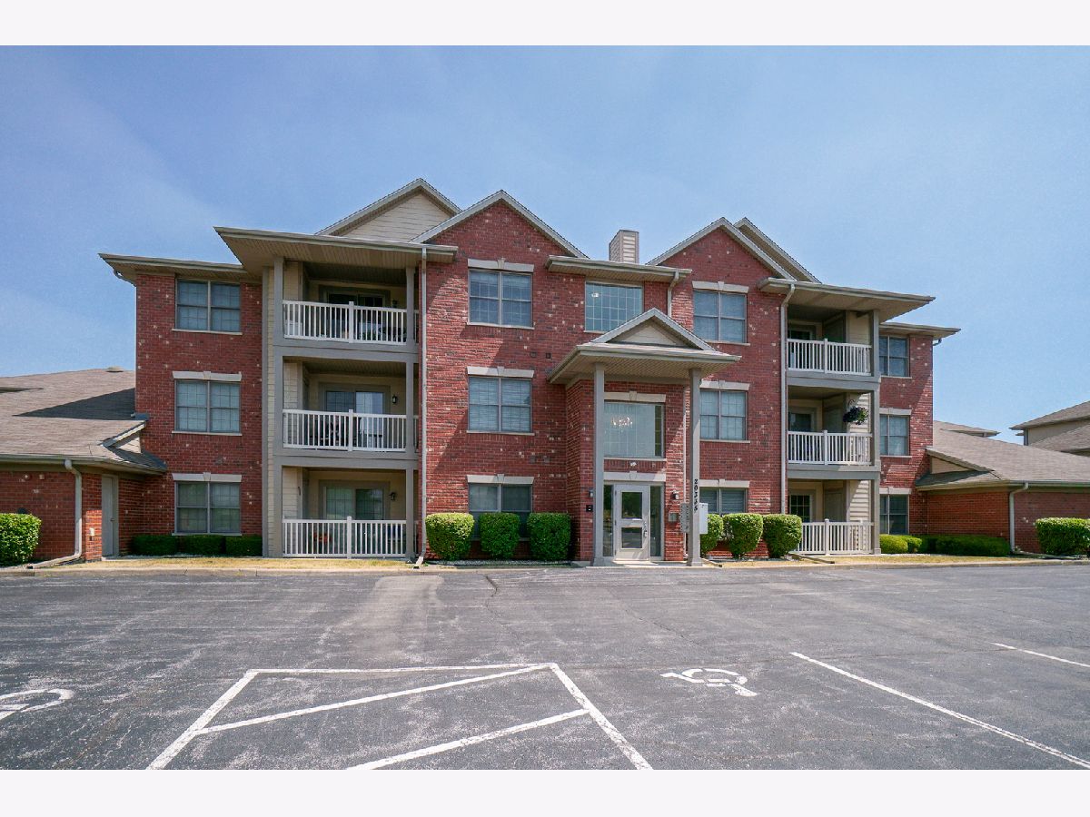 Townhomes & Condos Sold Hawthorne Lakes Frankfort Illinois, 20335 Rainford