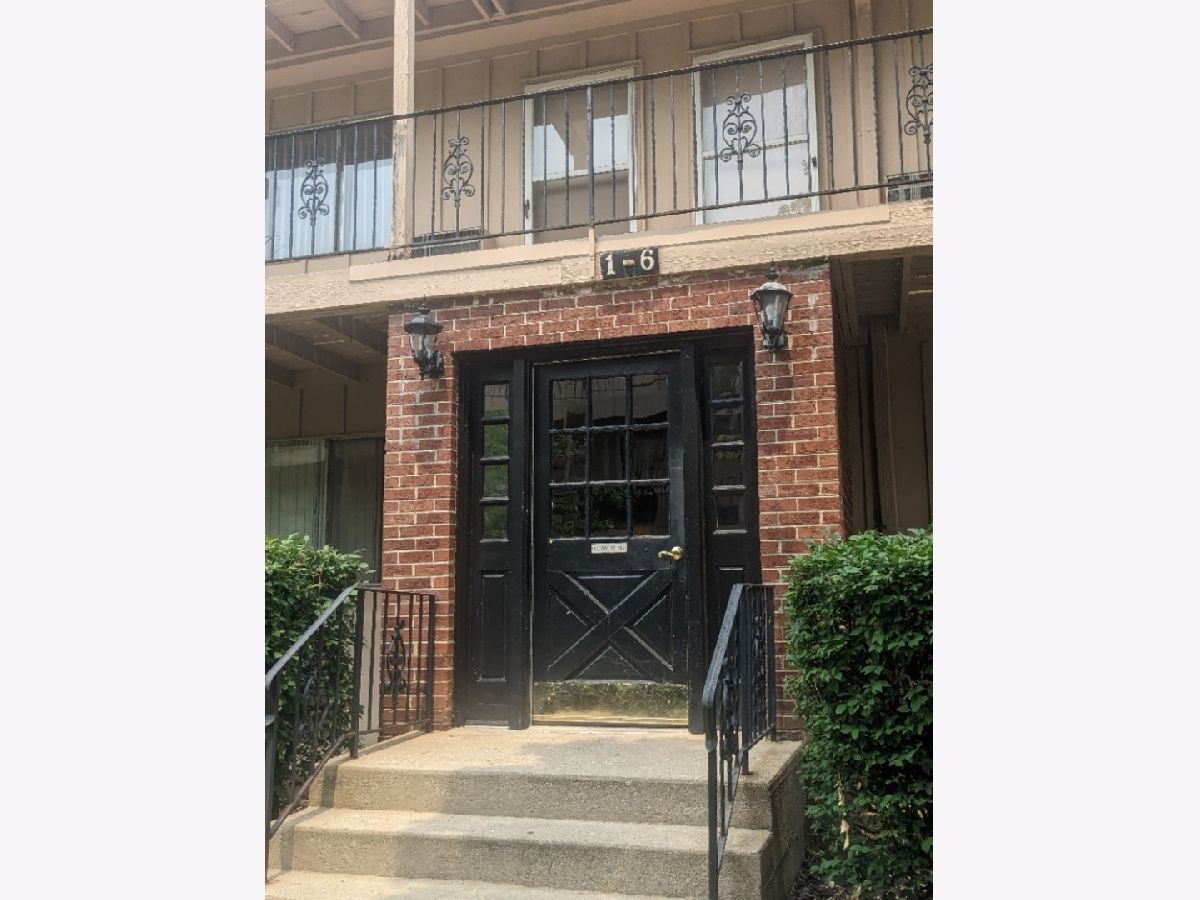 Condominiums Sold Coach Light Rolling Meadows Illinois, 2404 Algonquin