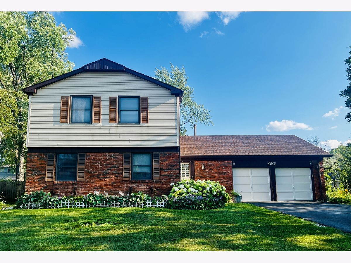 Homes Rented Strathmore Buffalo Grove Illinois, 1 Amherst