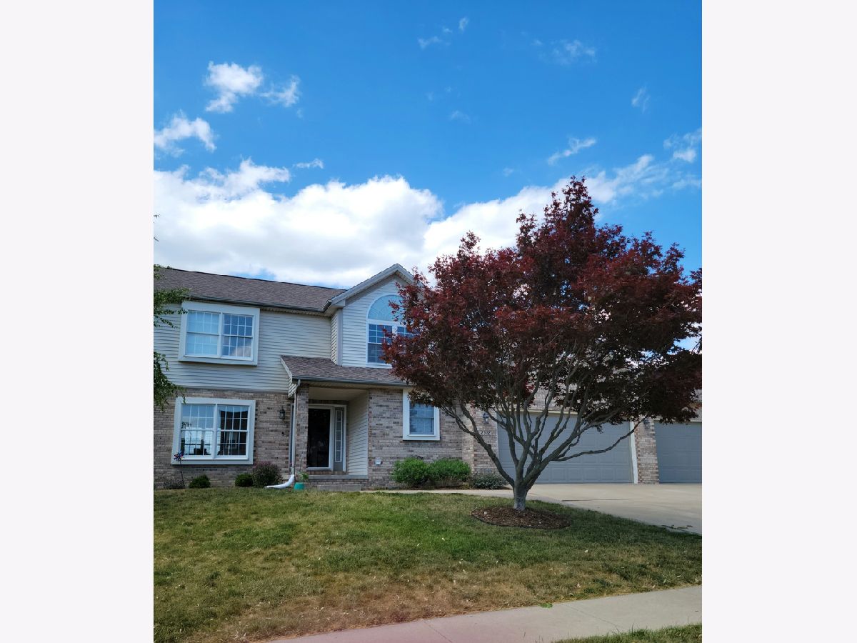 Homes & Condos & Townhomes Sold Garling Heights Bloomington Illinois, 2512 Kara