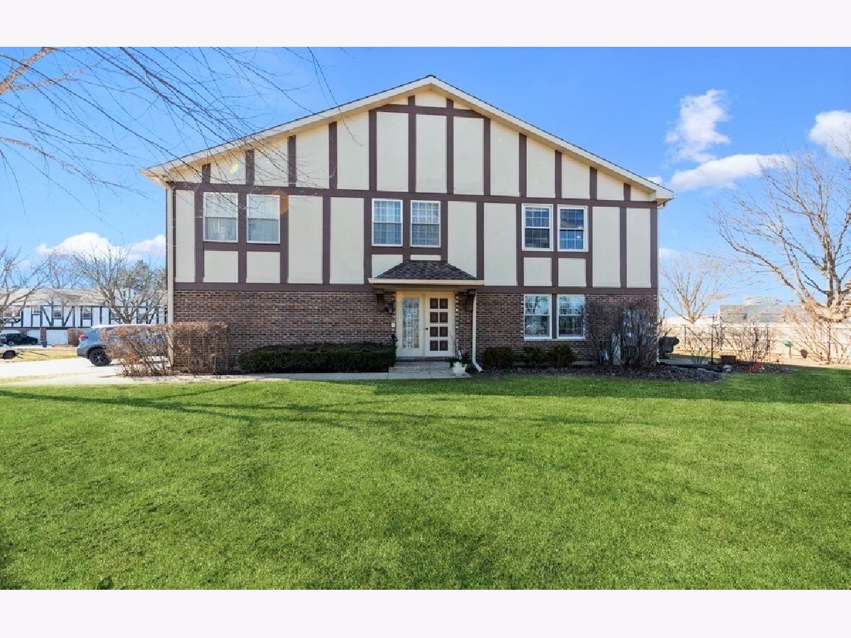 Condos & Townhomes Rented Cambridge Square Libertyville Illinois, 138 Golf