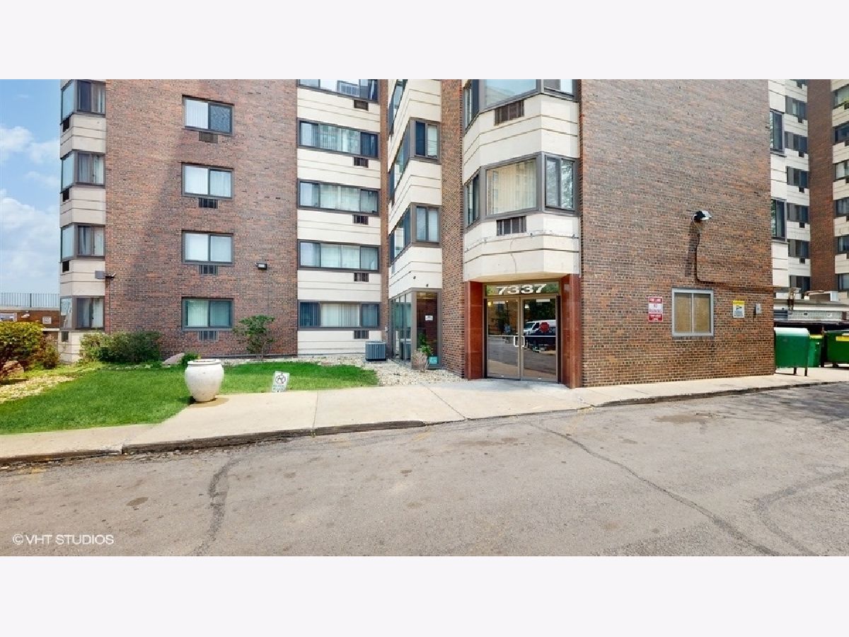 Condominiums Sold Lake Terrace Condominiums Chicago Illinois, 7337 South Shore