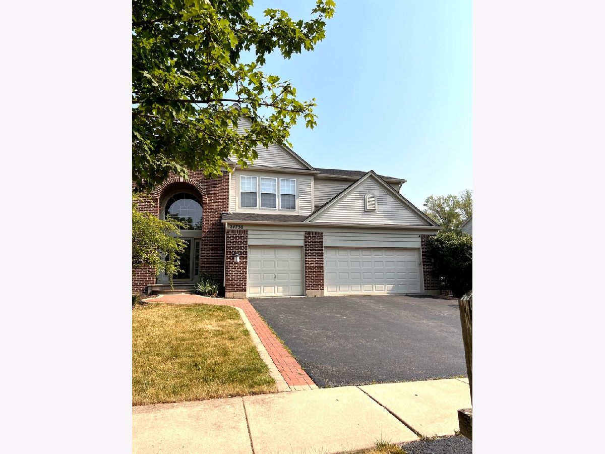 Homes & Condos & Townhomes Sold Century Trace Plainfield Illinois, 24730 Woodstock