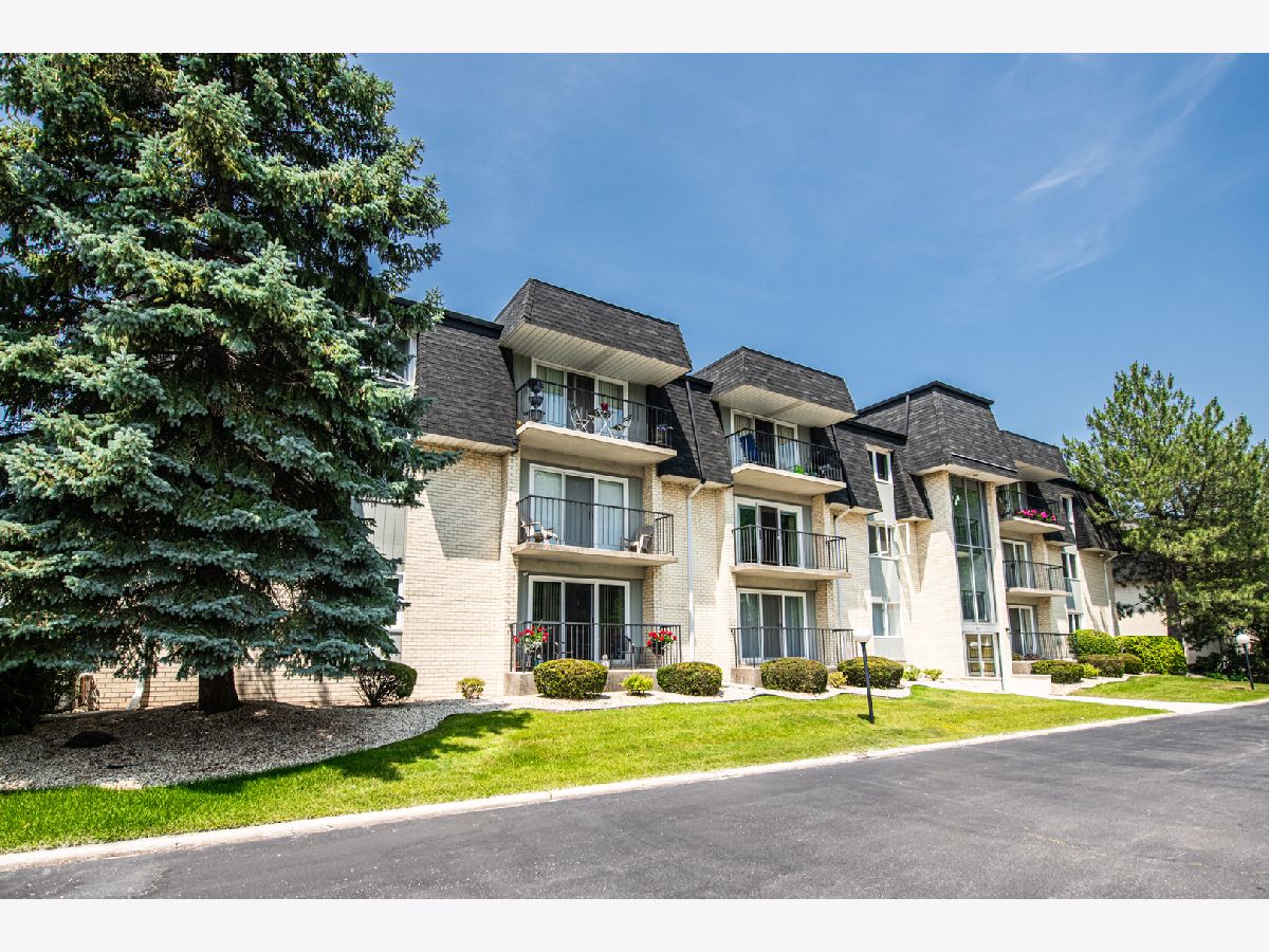 Condos & Townhomes Sold Country Club Condominiums Lansing Illinois, 18511 Wentworth