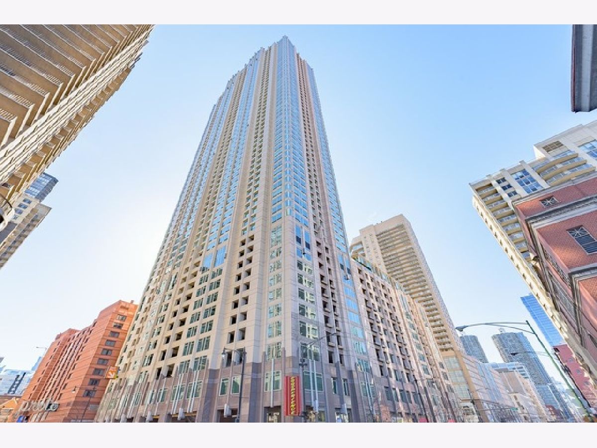 Condos & Townhomes Rented Millenium Centre Chicago Illinois, 33 Ontario