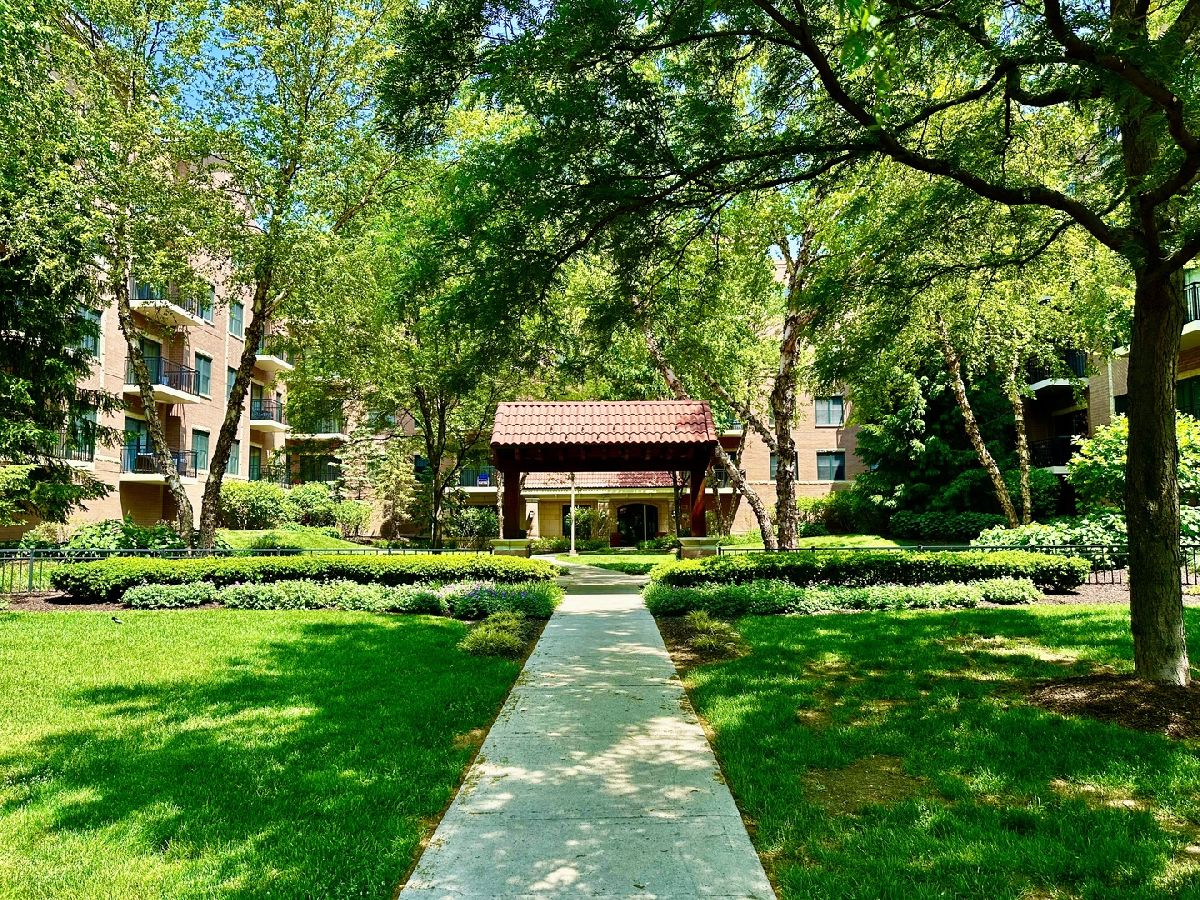 Condominiums Rented Arbor Court Oak Lawn Illinois, 5100 96th