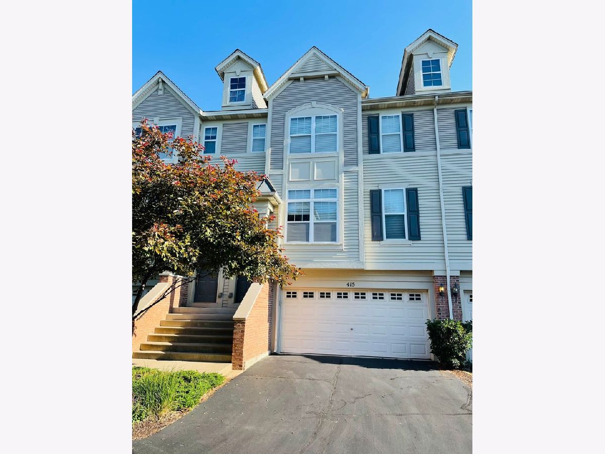 Townhomes Rented Yorkshire Square Aurora Illinois, 415 Commerce