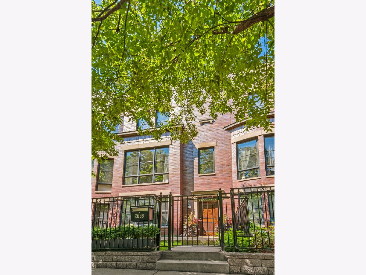 Townhomes & Homes Sold Hartland Park Chicago Illinois, 2656 Hermitage
