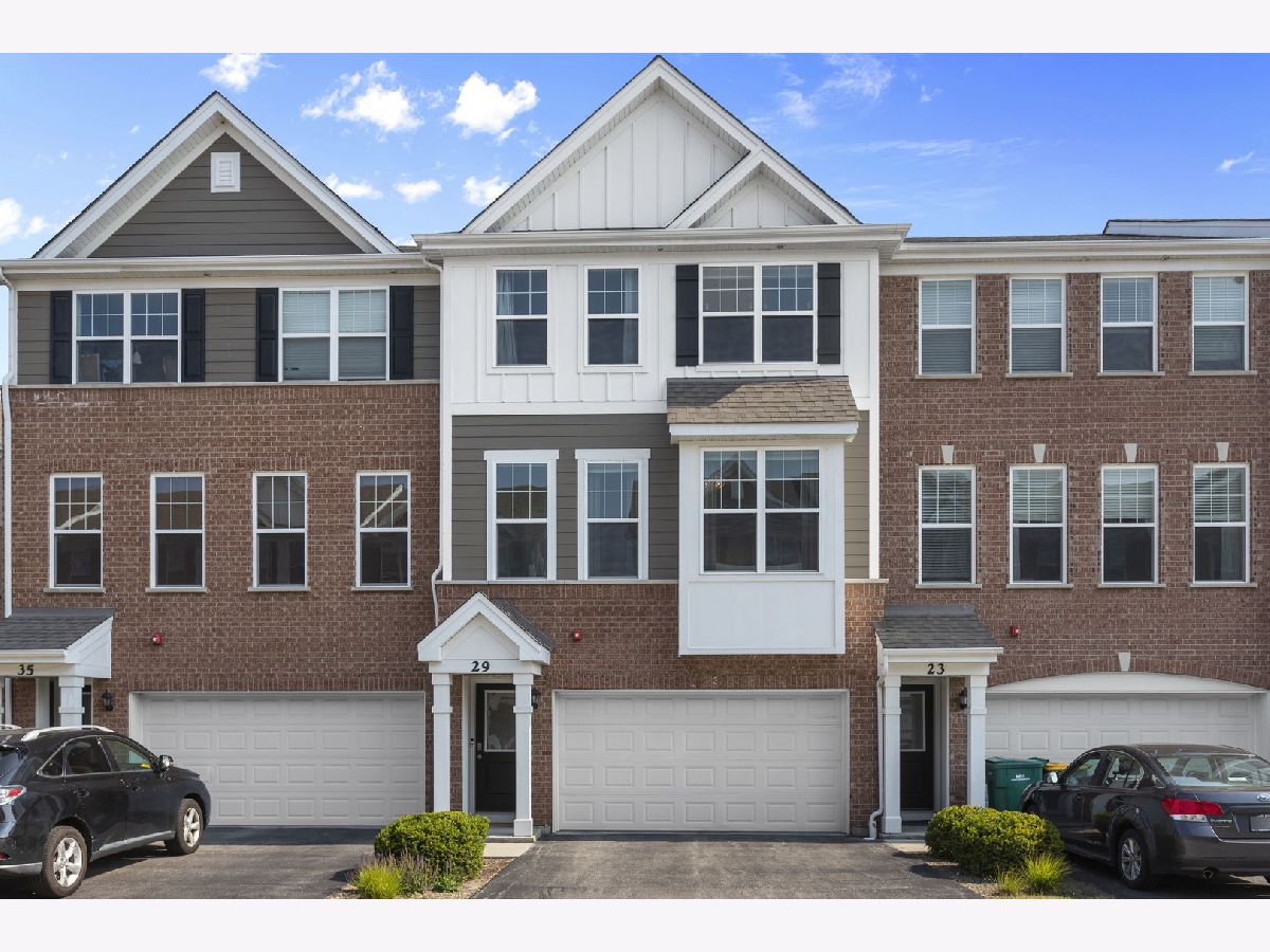 Condos & Townhomes Sold Wolf Crossing Wheeling Illinois, 29 Grey Wolf