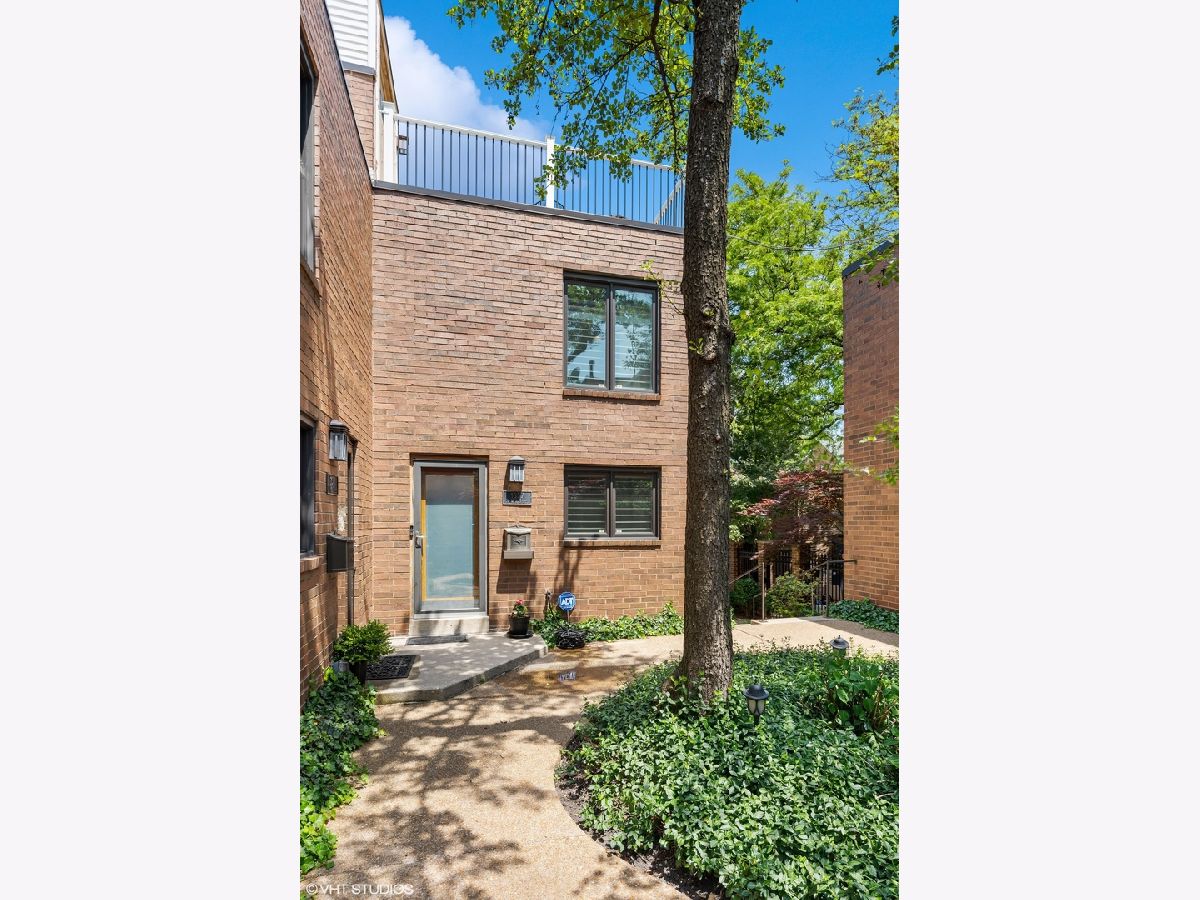 Townhomes Sold Clusters On Vine Chicago Illinois, 1657 Vine
