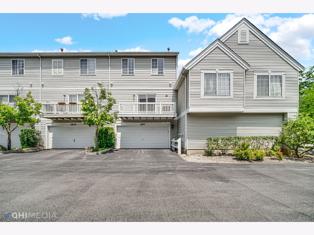 Townhomes & Condos & Homes Rented Polo Club Glendale Heights Illinois, 1842 Concord