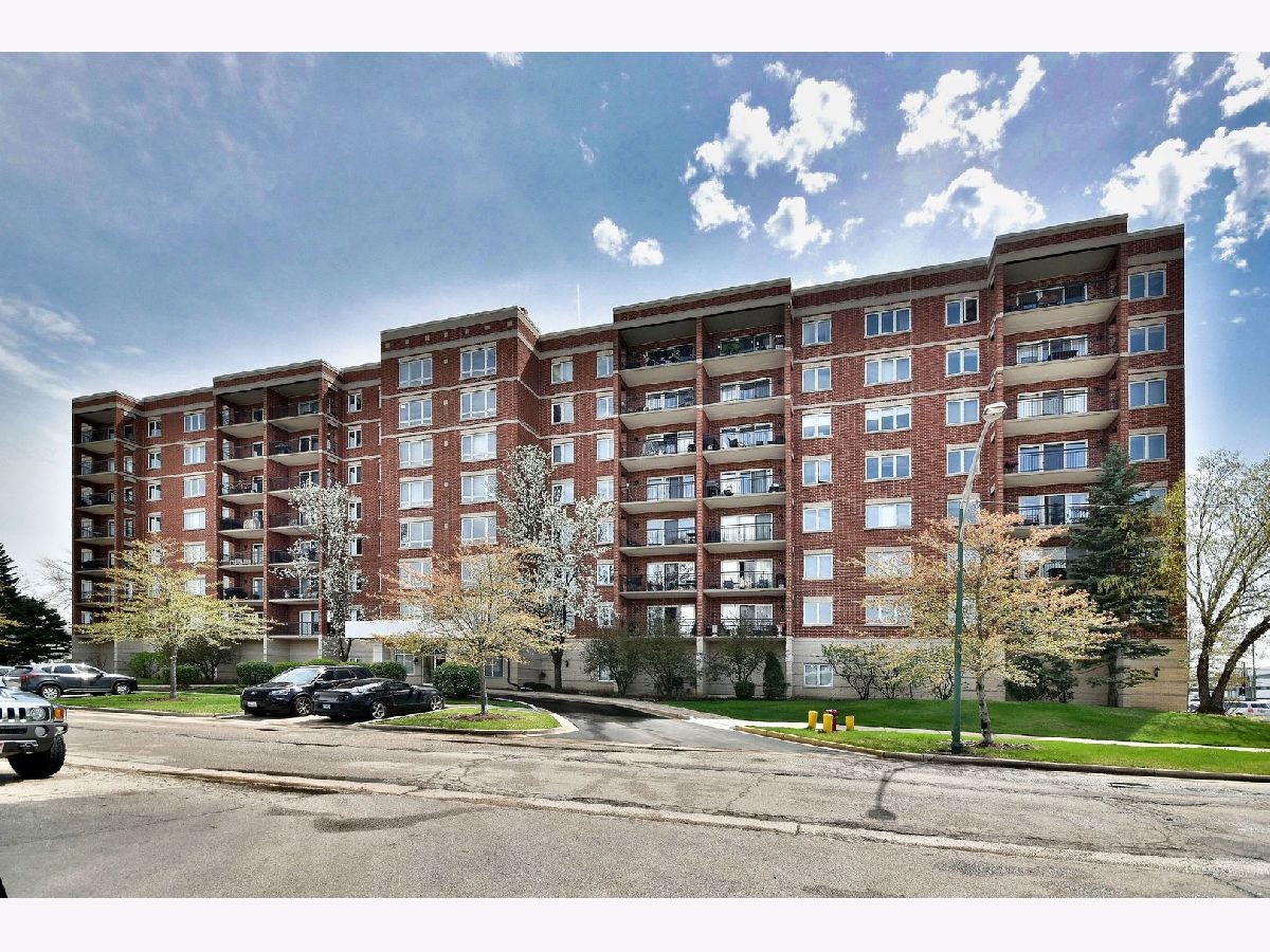 Condominiums & Homes Sold Cumberland Crossing Chicago Illinois, 5555 Cumberland