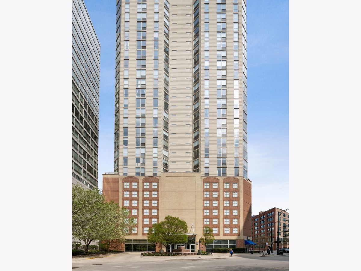 Condominiums Rented Admirals Pointe Chicago Illinois, 645 Kingsbury