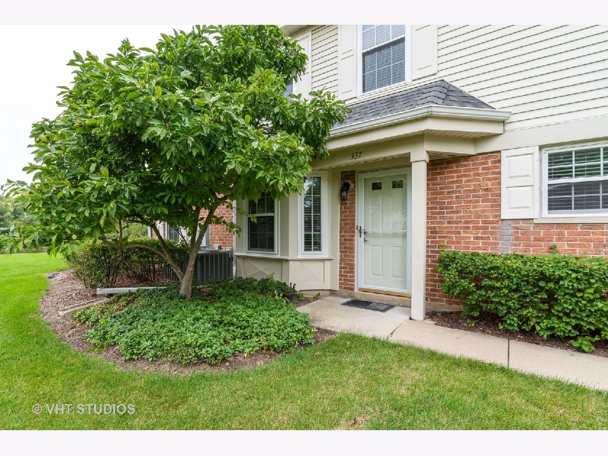 Old Farm Village Buffalo Grove IL, Homes & Townhomes & Condos For Sale