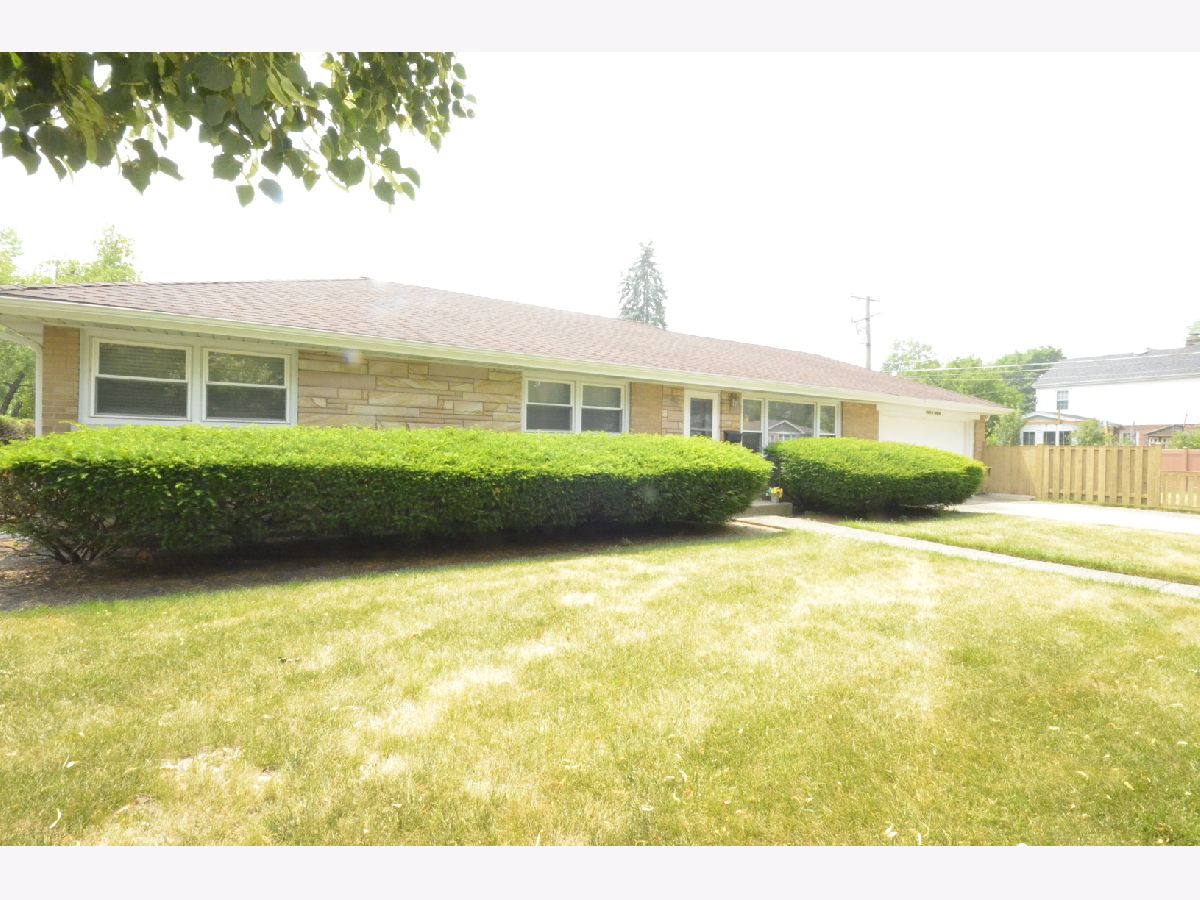 Homes & Condos & Townhomes Sold Arlington Acres Arlington Heights Illinois, 1915 Grove