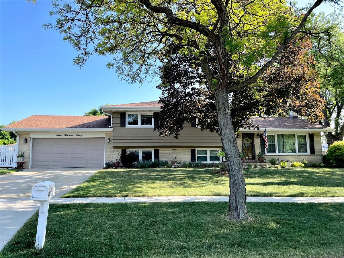 Homes & Condos & Townhomes Rented Lancer Park Schaumburg Illinois, 720 Preston