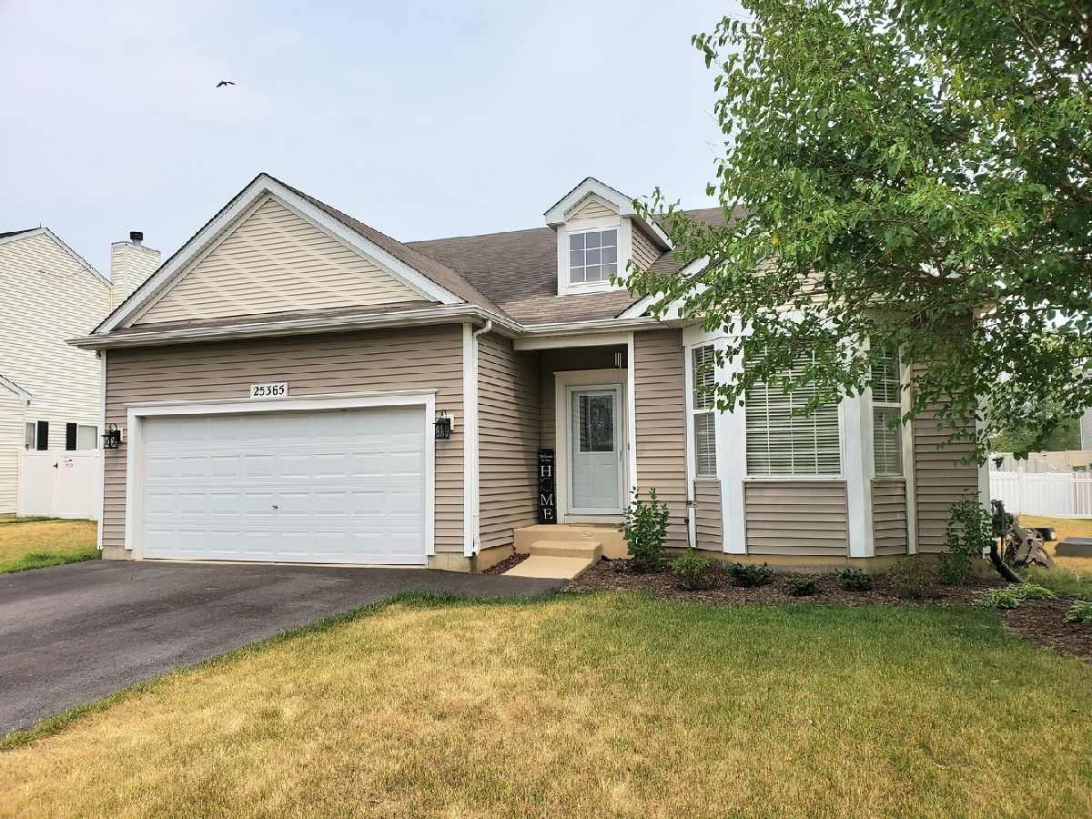 Townhomes & Homes Rented Brookstone Springs Manhattan Illinois, 25365 Spring