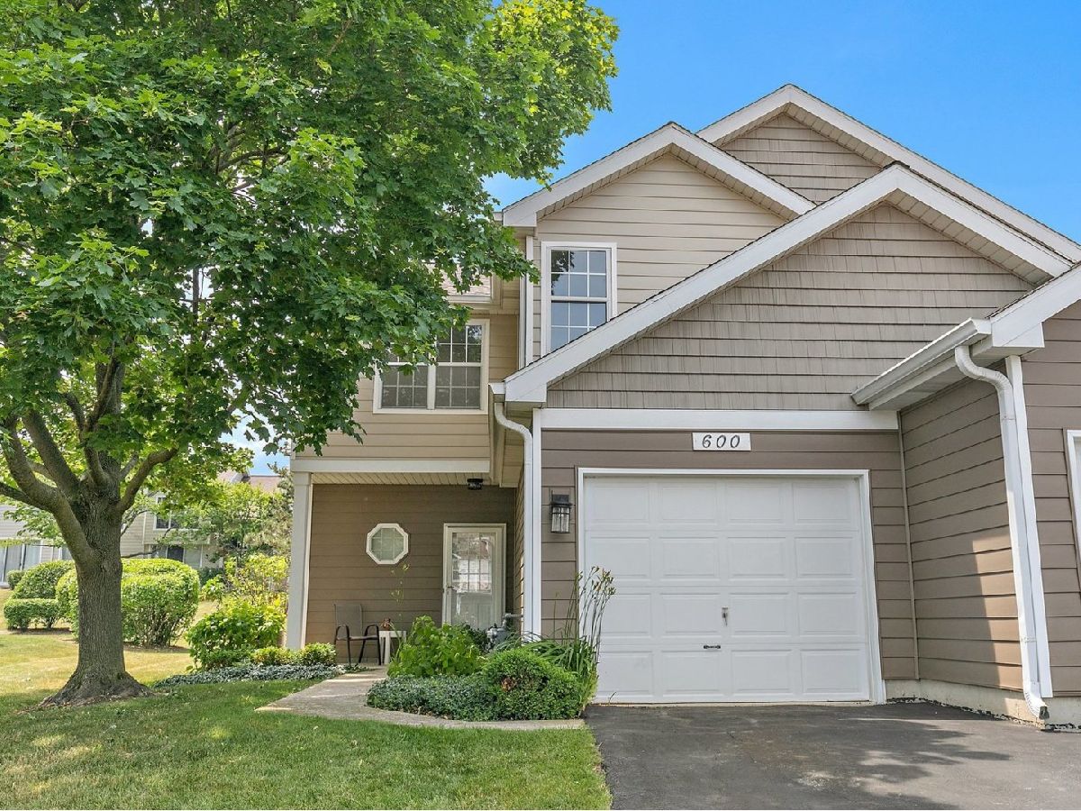Townhomes Sold Woodhaven Mundelein Illinois, 600 Woodhaven