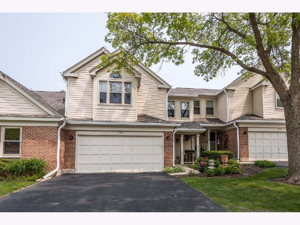 Arlington Club Wheeling IL, Townhomes & Condos For Sale & For Rent