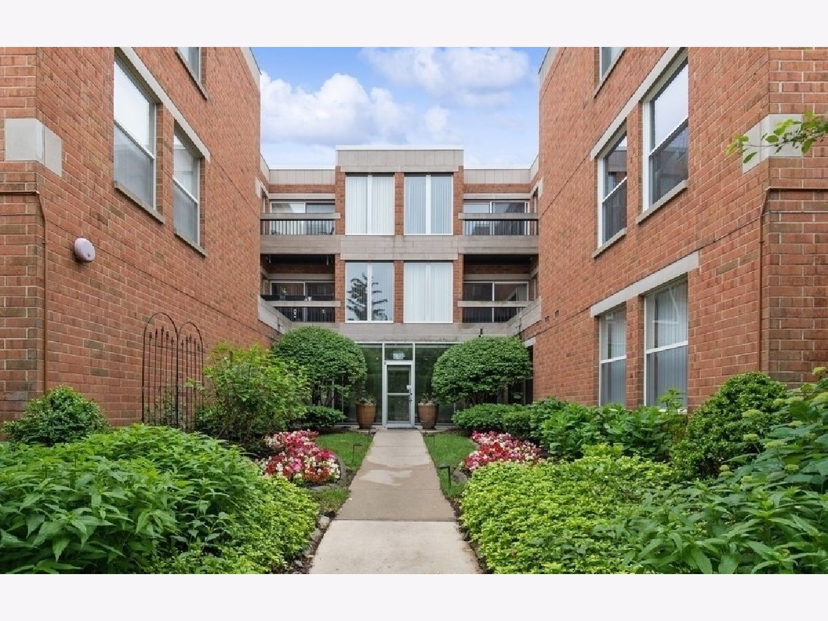 Condominiums Sold Lake Courts Wilmette Illinois, 1925 Lake