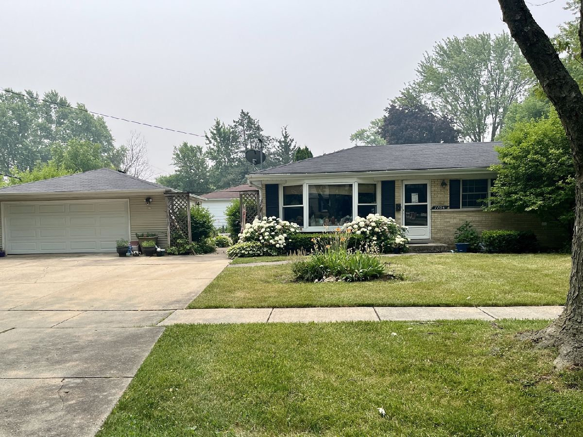 Homes Sold Colonial Heights Mount Prospect Illinois, 1703 Rusty