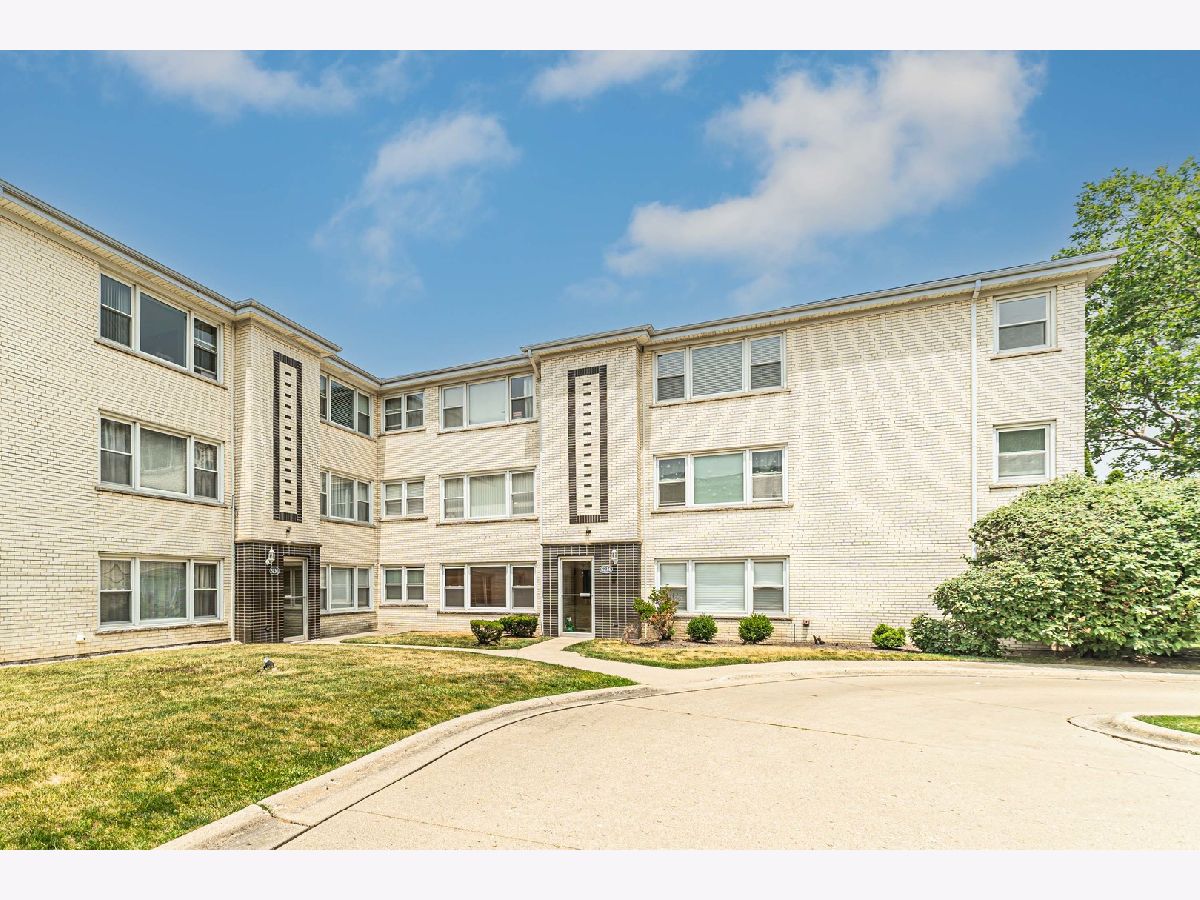 Condos & Townhomes Sold Potawatomie Point Chicago Illinois, 5236 Potawatomie