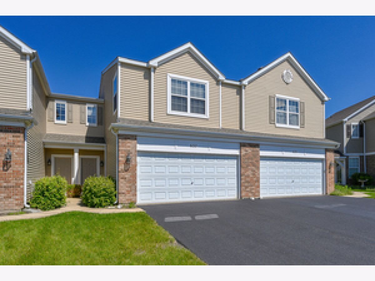 Townhomes Rented Springbrook Trails Oswego Illinois, 637 Springbrook