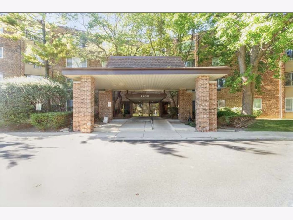 Moon Lake Village Hoffman Estates IL, Condos & Townhomes & Homes For