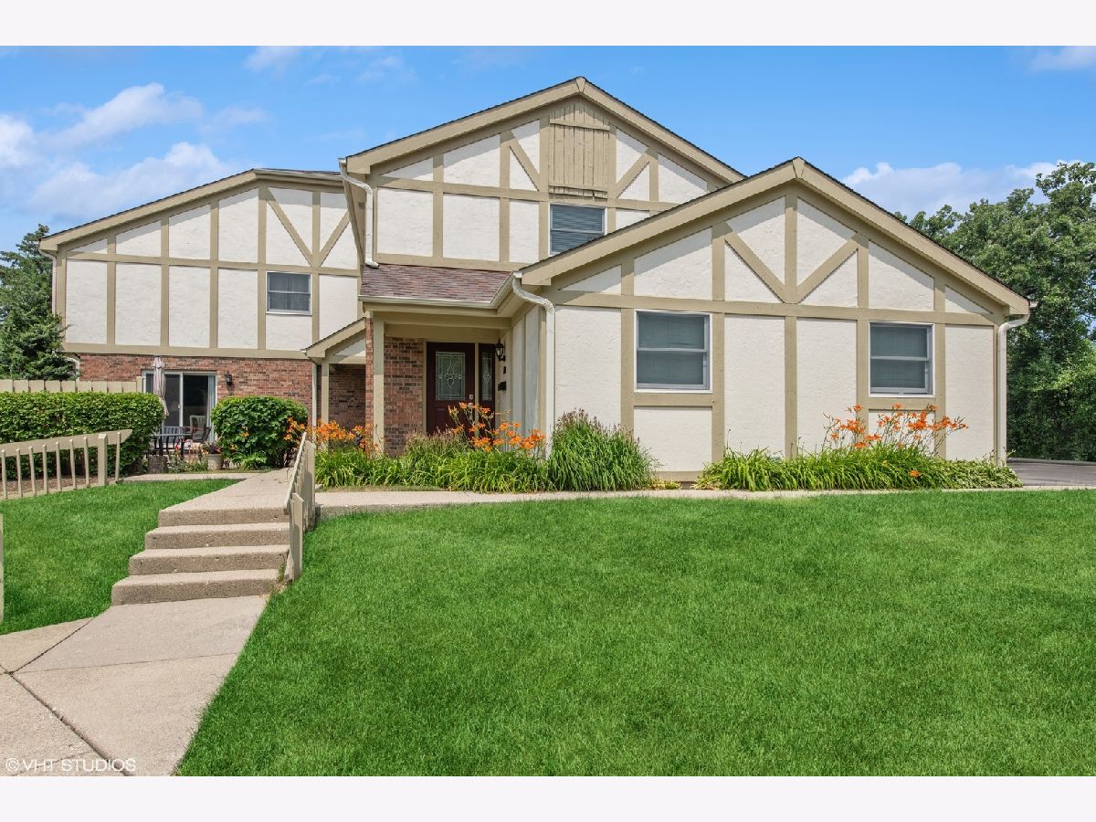Townhomes & Condos Sold Lochshire Of Barrington Barrington Illinois, 110 Queens