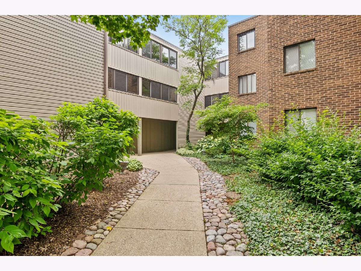 Condominiums & Homes Sold Sandy Creek Elgin Illinois, 1850 Highland