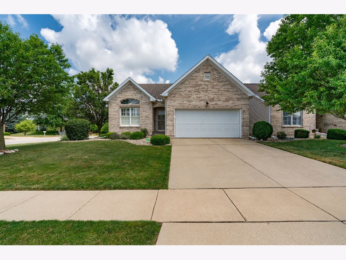 Homes & Condos & Townhomes Sold Ireland Grove Bloomington Illinois, 83 Crista Ann
