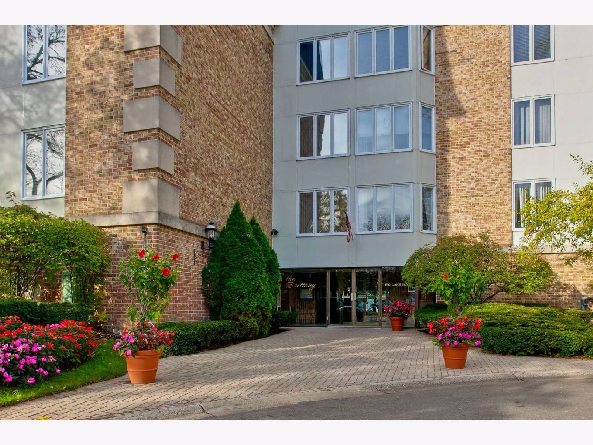 Cambridge On The Lake Buffalo Grove IL, Condominiums For Sale & For