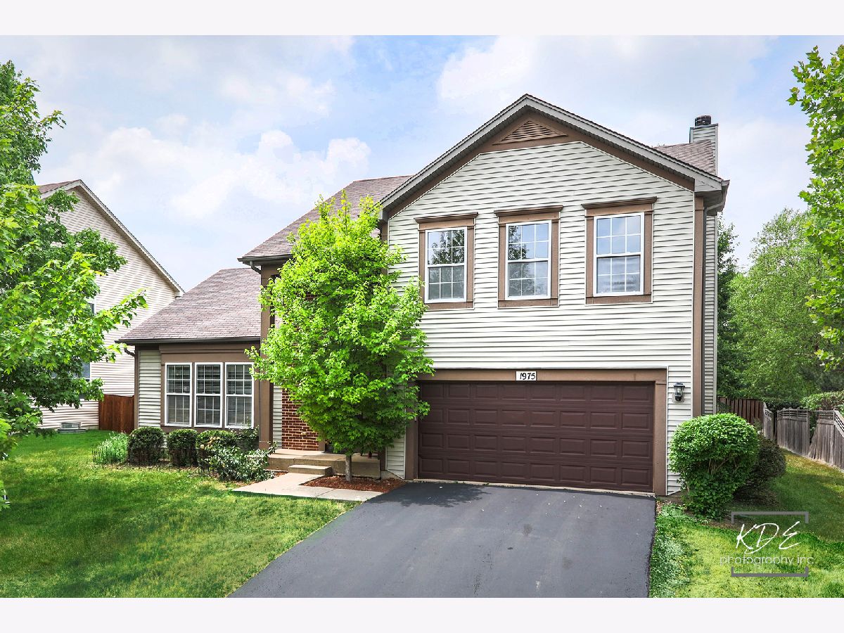 Homes Sold Barrington Ridge Aurora Illinois, 1975 Colonial