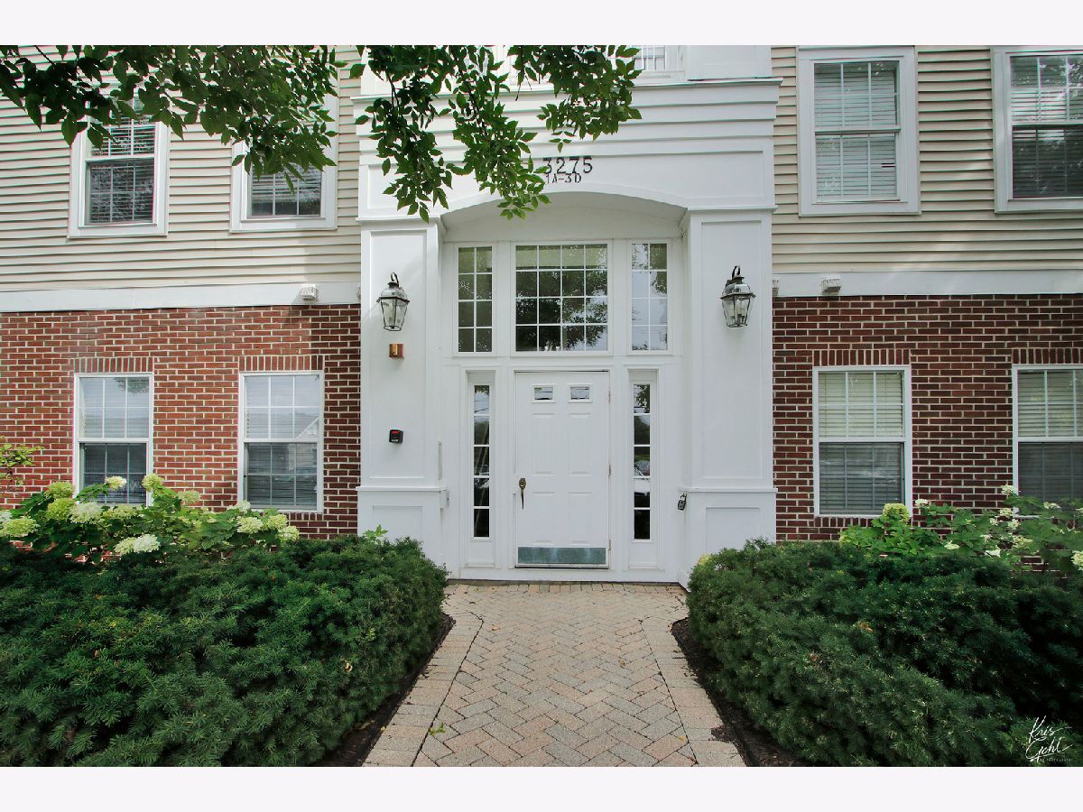 Condominiums Sold Stratford Court Lake Bluff Illinois, 3275 Stratford