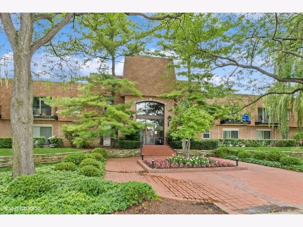 Condominiums Sold Brooke Estates Highland Park Illinois, 1220 Park