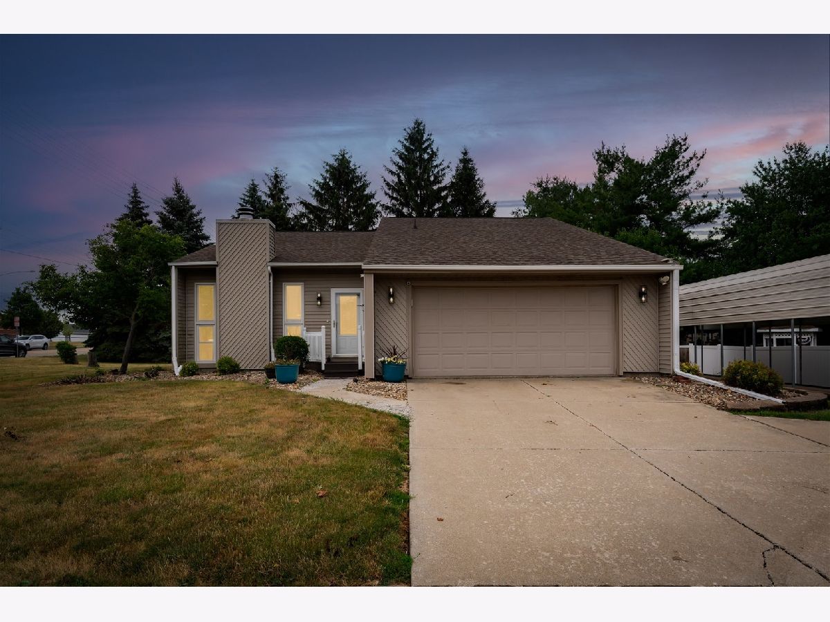 Homes & Condos & Townhomes Sold Eastmoor Bloomington Illinois, 1226 Airport