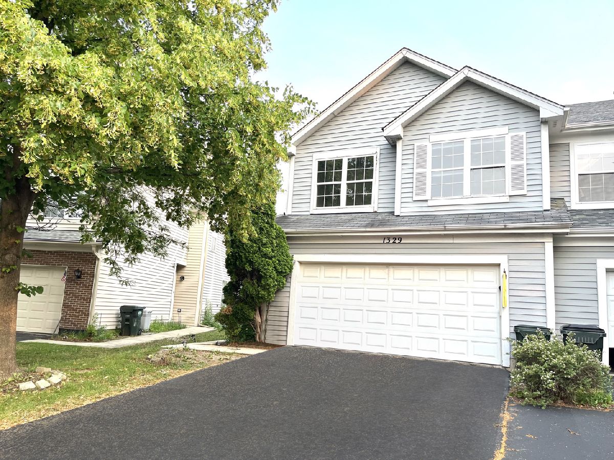 Townhomes & Condos & Homes Sold Lakewood Village Mundelein Illinois, 1329 Newport
