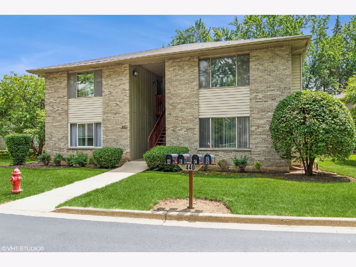Condominiums & Homes Sold Westwood Park Crystal Lake Illinois, 440 Westwood