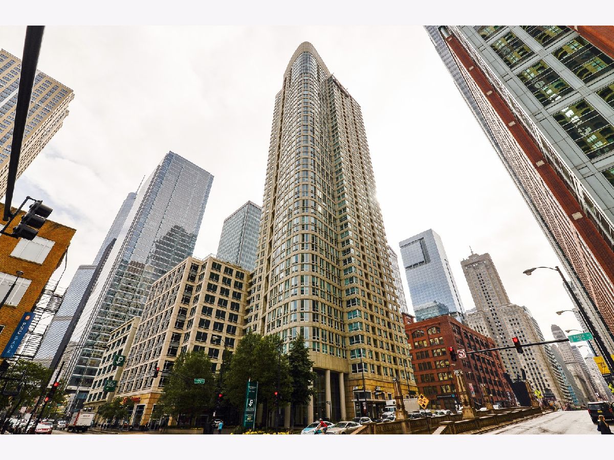 Condominiums Rented The Sterling Chicago Illinois, 345 Lasalle
